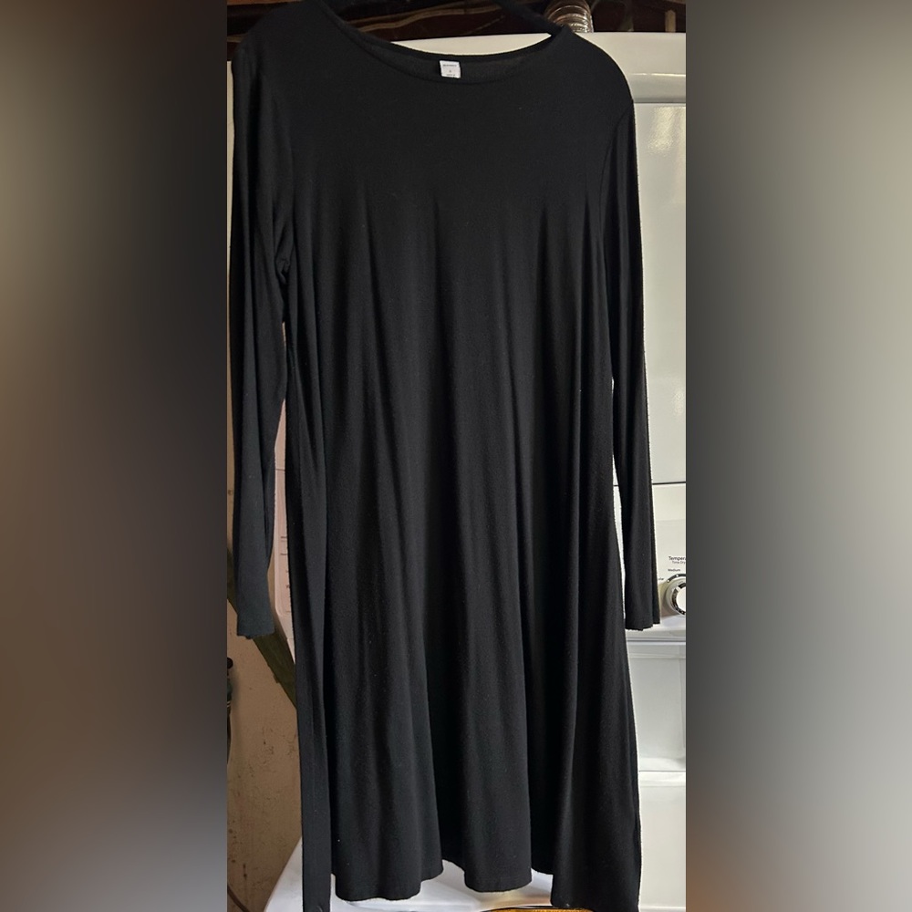 Womens Old Navy Black long sleeve swing dress size Large. Figure Flattering!